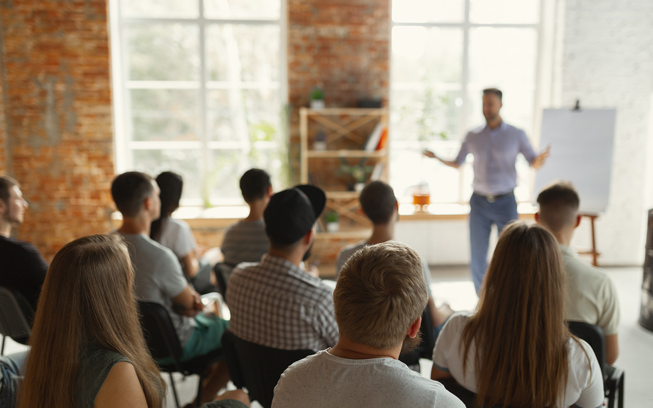 Projektmeetings und Workshops im Chaos? Wie effektive Moderation den Durchbruch bringt!